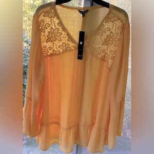 NWT Unique Spectrum 3X soft yellow flowing blouse w/flowing bell sleeves & hem.